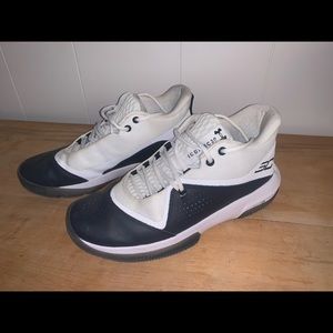 Men’s SC Under Armour shoes size 11. Gently used